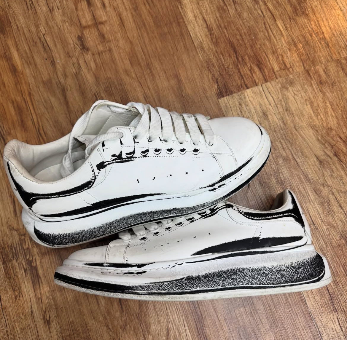 USED - Alexander Mcqueens White Sketch