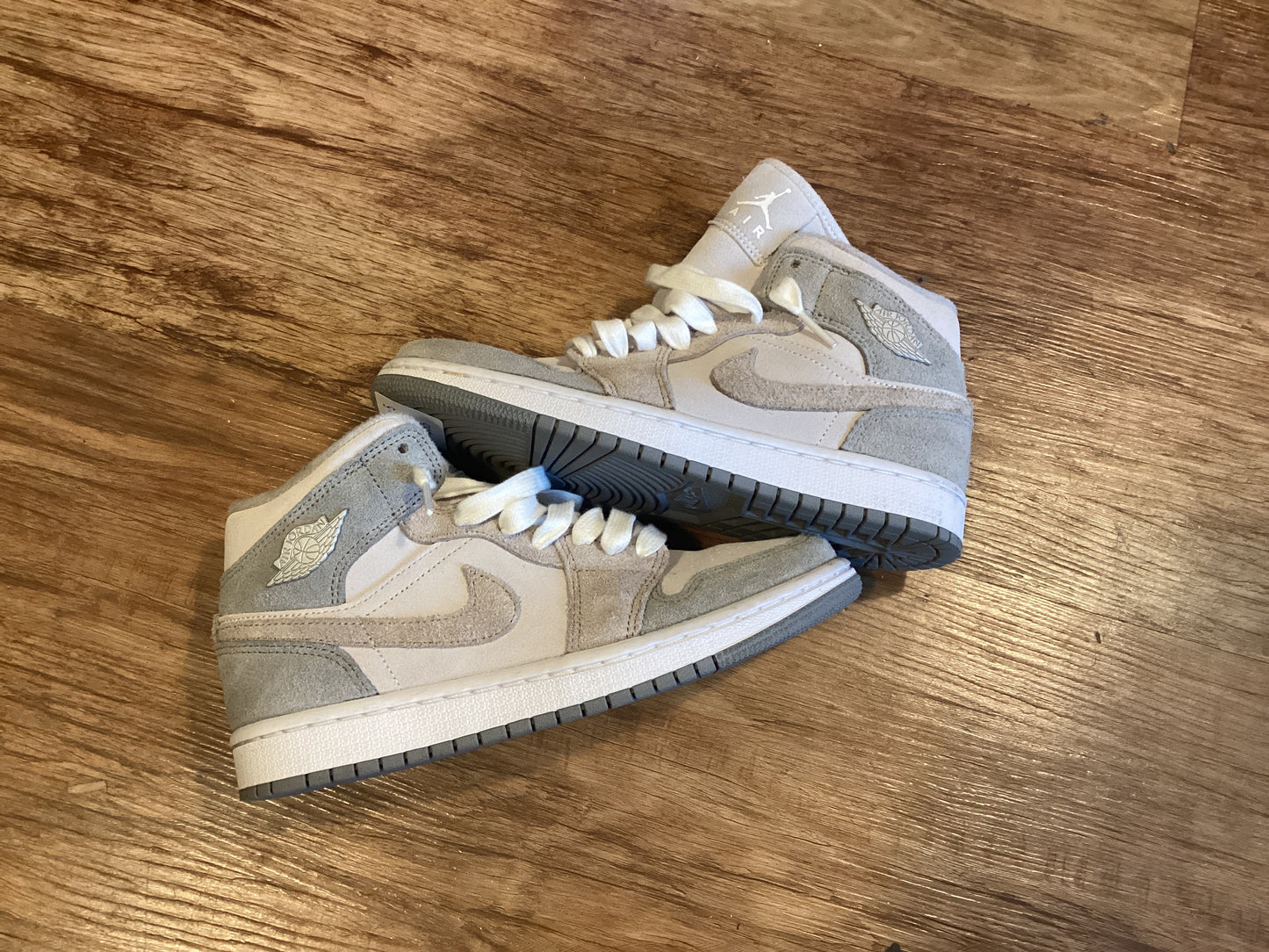 USED - Jordan 1 mid