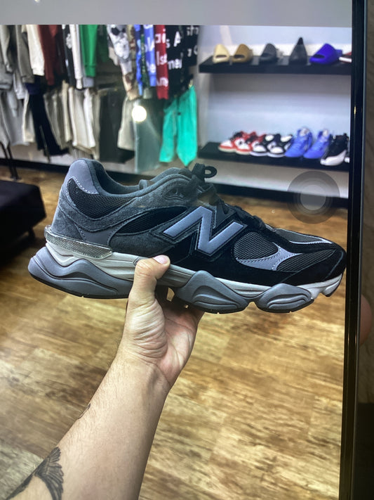 New balance 9060 black used w box