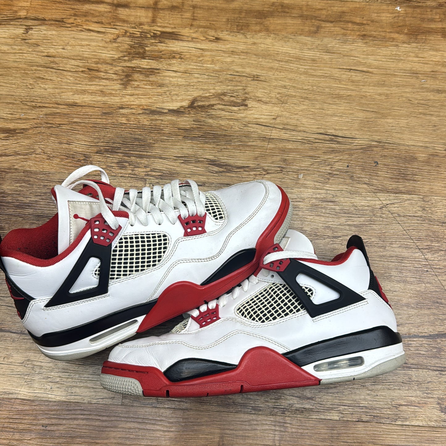 Jordan 4 fire red used no box