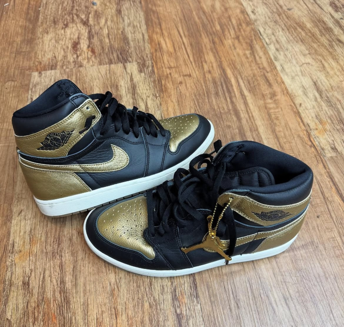 USED - Jordan 1 High Black Metallic Gold