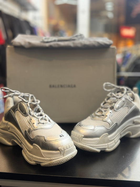 Used Balenciaga Triple s “Grey”