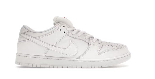 Nike dunk low triple white