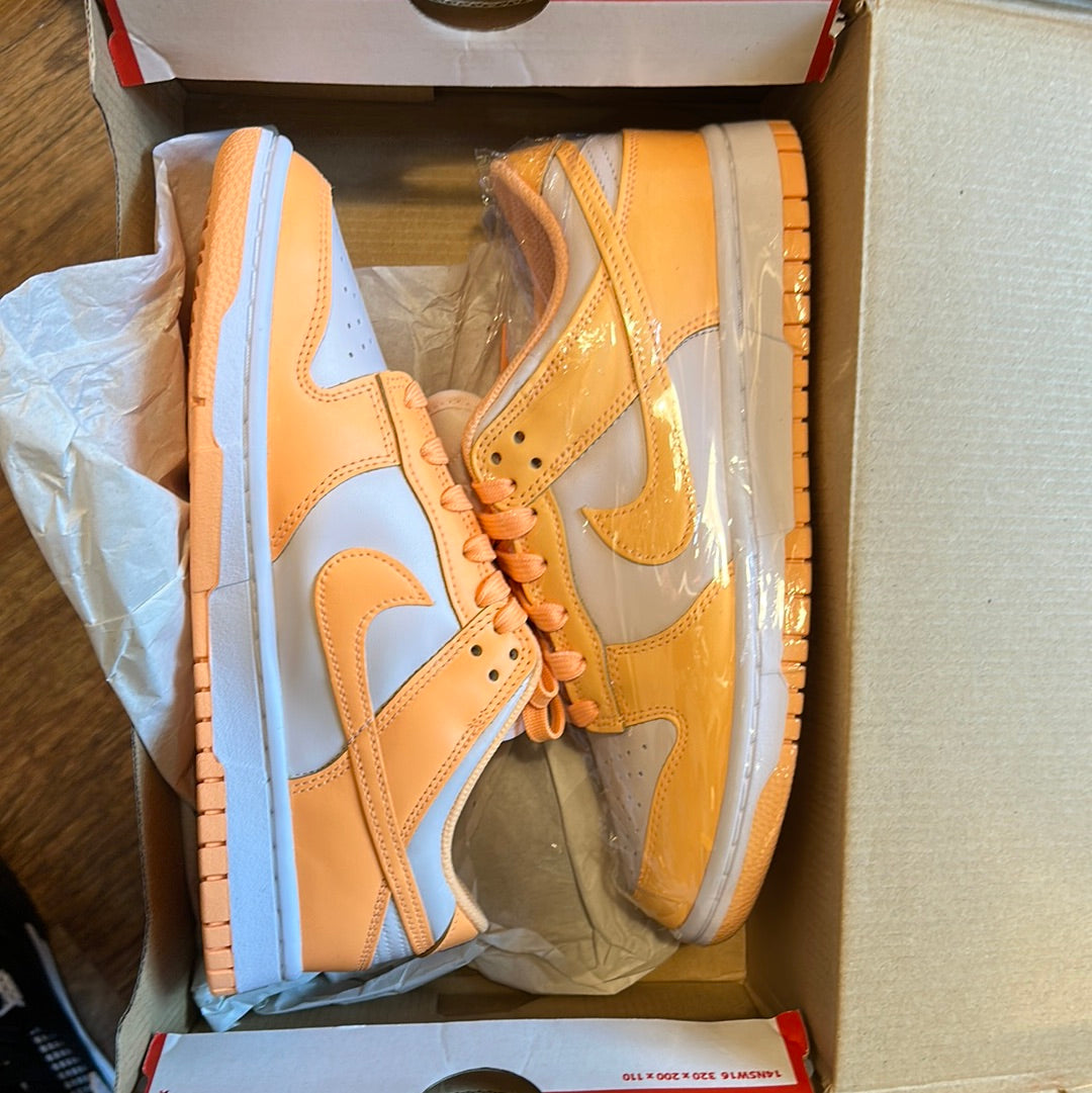 Nike dunk peach cream