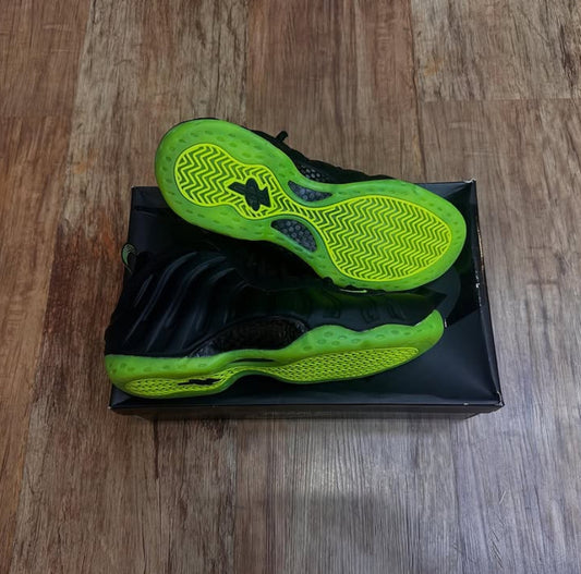 USED - Foamposite One Black Volt
