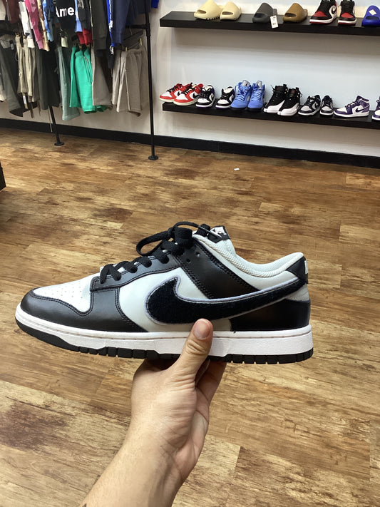 Dunk low chenille swoosh used w box