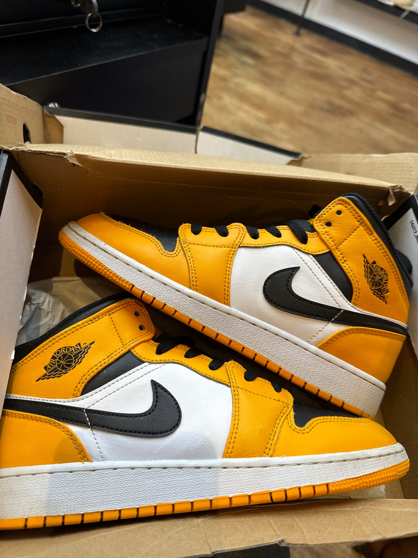 Jordan 1 Mid Used Taxi W Box
