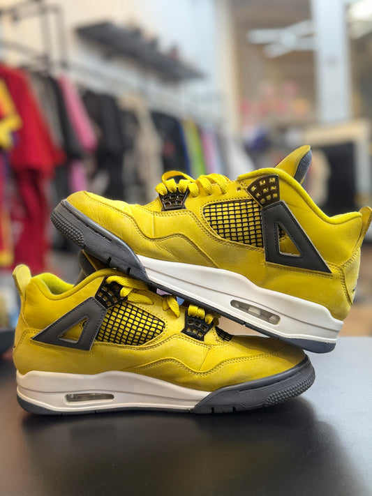 Used Jordan 4 “Lightning”