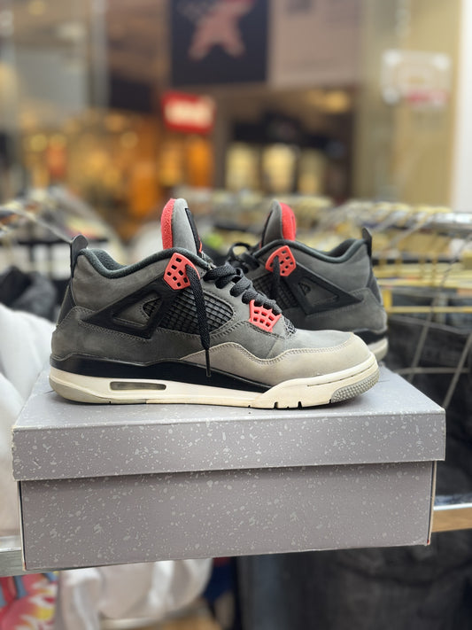 Used Jordan 4 “Infrared”
