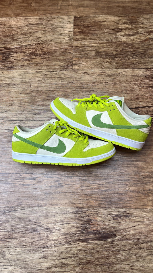 Used sb dunk low green apple